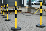 Kettingpalenset zware uitvoering KPS-GS/bestaande uit 6 stalen palen (&Oslash; 60 mm) hoogte 1000 mm en 6 voetplaten en 25 meter kunststof ketting (&Oslash; 6 mm)/geel-zwart