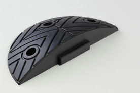 47521-Verkeersdrempel rubber - beginstuk 250x420 mm/hoogte 75 mm/zwart/aan beide zijden voorzien van twee reflectoren/halfrond