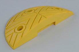 47530-Verkeersdrempel rubber - eindstuk 250x420 mm/hoogte 75 mm/geel/aan beide zijden voorzien van twee reflectoren/halfrond