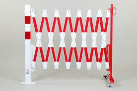 Schaarhek met afzetpaal 70-100 van staal/hoogte 1050 mm/kokerbuis 70x70 mm/rood-wit met aan beide zijden reflecterende gevarenmarkering/lengte uittrekbaar tot 4000 mm