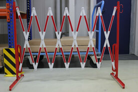 Schaarbarriere 70-10 van staal/hoogte 1050 mm/rood-wit met aan beide zijden rode reflecterende gevarenmarkering/lengte uittrekbaar tot 3600 mm