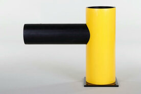 Eindstaander Charlie type DFVB-E voor flexibele vangrail/voor binnen- en buiten gebruik/hoogte 516 mm/voetplaat 225x225mm/voor het scheiden van verkeerswegen