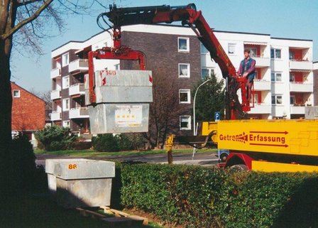 Mini-container-systeem type MC 500 - ca. 1000x1200x500 mm (lxbxh)/inhoud 0,5 m&sup3;/draagkracht 2000 kg/in elkaar stapelbaar/gecontroleerde lediging met grijptang