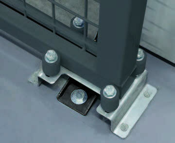 Dubbele schuifdeur halfgaas + halfplaatstalen paneel/hoogte 3000 mm/breedte 2000 mm/leverbaar in diverse RAL kleuren