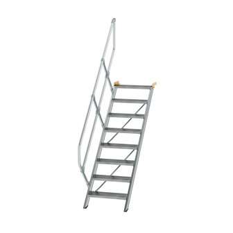 Aluminium vaste trap 45&deg; - loodrechte hoogte 1.670 mm/aantal treden 8/breedte treden 600 mm/treden gemaakt van gegolfd aluminium R 9