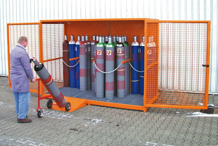 Gasflessen-container type GFC-1 gelakt - ca. 3060x1360x2290 mm (lxbxh)/max. 48 gasflessen &Oslash; 230 mm/met roosterbodem (draagkracht 1000 kg/m&sup2;)/afsluitbare vleugeldeur