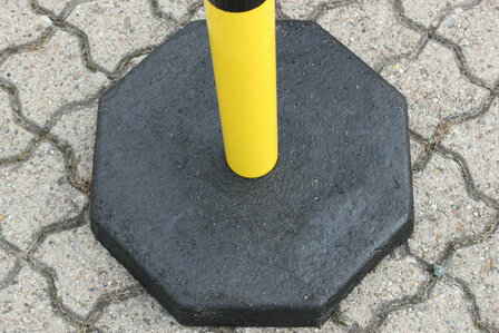 Kettingpalenset zware uitvoering KPS-GS/bestaande uit 6 stalen palen (&Oslash; 60 mm) hoogte 1000 mm en 6 voetplaten en 25 meter kunststof ketting (&Oslash; 6 mm)/geel-zwart
