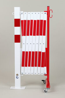 Schaarhek met afzetpaal 70-100 van staal/hoogte 1050 mm/kokerbuis 70x70 mm/rood-wit met aan beide zijden reflecterende gevarenmarkering/lengte uittrekbaar tot 4000 mm
