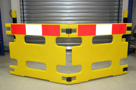 Kunststof afzethek 2-delig 20005/afmetingen 2000x800 mm(bxh)/dikte 30 mm/met rood-witte reflecterende markering