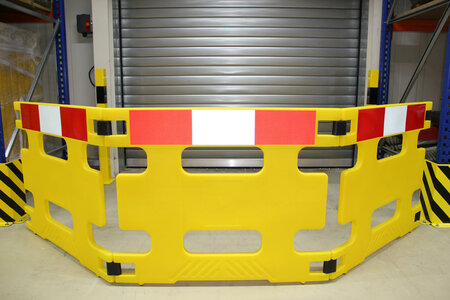 Kunststof afzethek 3-delig 20006/afmetingen 3000x800 mm(bxh)/dikte 30 mm/met rood-witte reflecterende markering