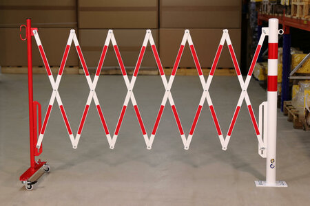 Schaarhek met afzetpaal 70-55 van staal/hoogte 1050 mm/buisdiameter 60 mm/rood-wit met aan beide zijden reflecterende gevarenmarkering/lengte uittrekbaar tot 3600 mm