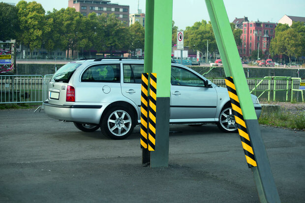 Stootrand om op te steken trapezium 40/40/8/ter bescherming van profielen/lengte 1 meter/polyurethaan/geel-zwart/voor binnen- en buitenbereik