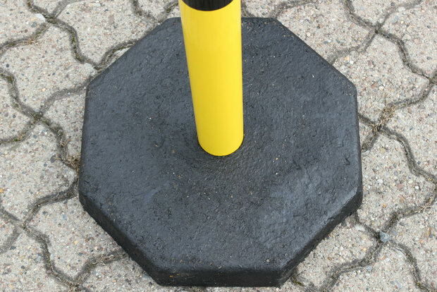 Kettingpalenset zware uitvoering KPS-GS/bestaande uit 6 stalen palen (Ø 60 mm) hoogte 1000 mm en 6 voetplaten en 25 meter kunststof ketting (Ø 6 mm)/geel-zwart