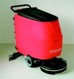 Robuuste batterij aangedreven schrobmachine POWERCRUB 45M/schrob-zuigbreedte 45-75 cm/batterij aangedreven (24V)/inhoud watertanks 110 liter