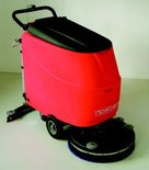 Professionele schrobmachine met rij-aandrijving POWERCRUB 55D/schrob-zuigbreedte 55-85 cm/batterijen en rij-aandrijving/inhoud watertanks 110 liter