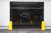 Verplaatsbare poller 20030/hoogte 1300mm/geel/bodemplaat van zwart recycling materiaal/voor binnen-en buitengebruik