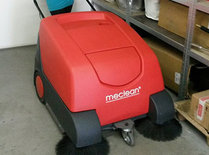 Veegborstel en zuigmachines lopen