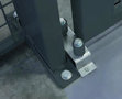 Enkele schuifdeur halfgaas + halfplaatstalen paneel/hoogte 3000 mm/breedte 3000 mm/deur naar links openend/leverbaar in diverse RAL kleuren