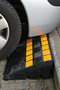 Oprij verkeersdrempel rubber type BSR150/lengte 600 mm/hoogte 150 mm/breedte 360 mm/zwart met geel reflecterende folie
