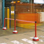 MORION Riemstaanders/hoogte 985 mm/bovendeel uit gelakt aluminium/kunststof voet/hoge signalisatie/lengte riem 3 meter/riemkleur: rood-wit