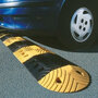 Afsluitelement TOPSTOP-10 verkeersdrempel/afmetingen 405x210x70 mm (lxbxh)/rubber/regelt de snelheid/goedkoop en doeltreffend/geel
